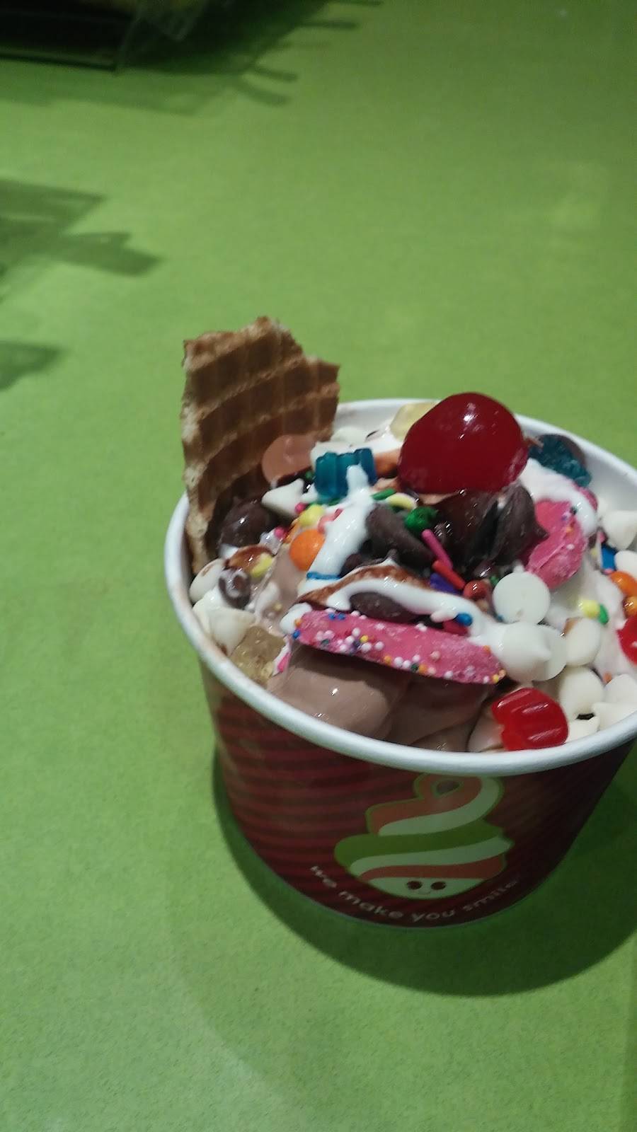 Menchies Frozen Yogurt | bakery | 14814 Pines Blvd, Pembroke Pines, FL 33027, USA | 9544474007 OR +1 954-447-4007