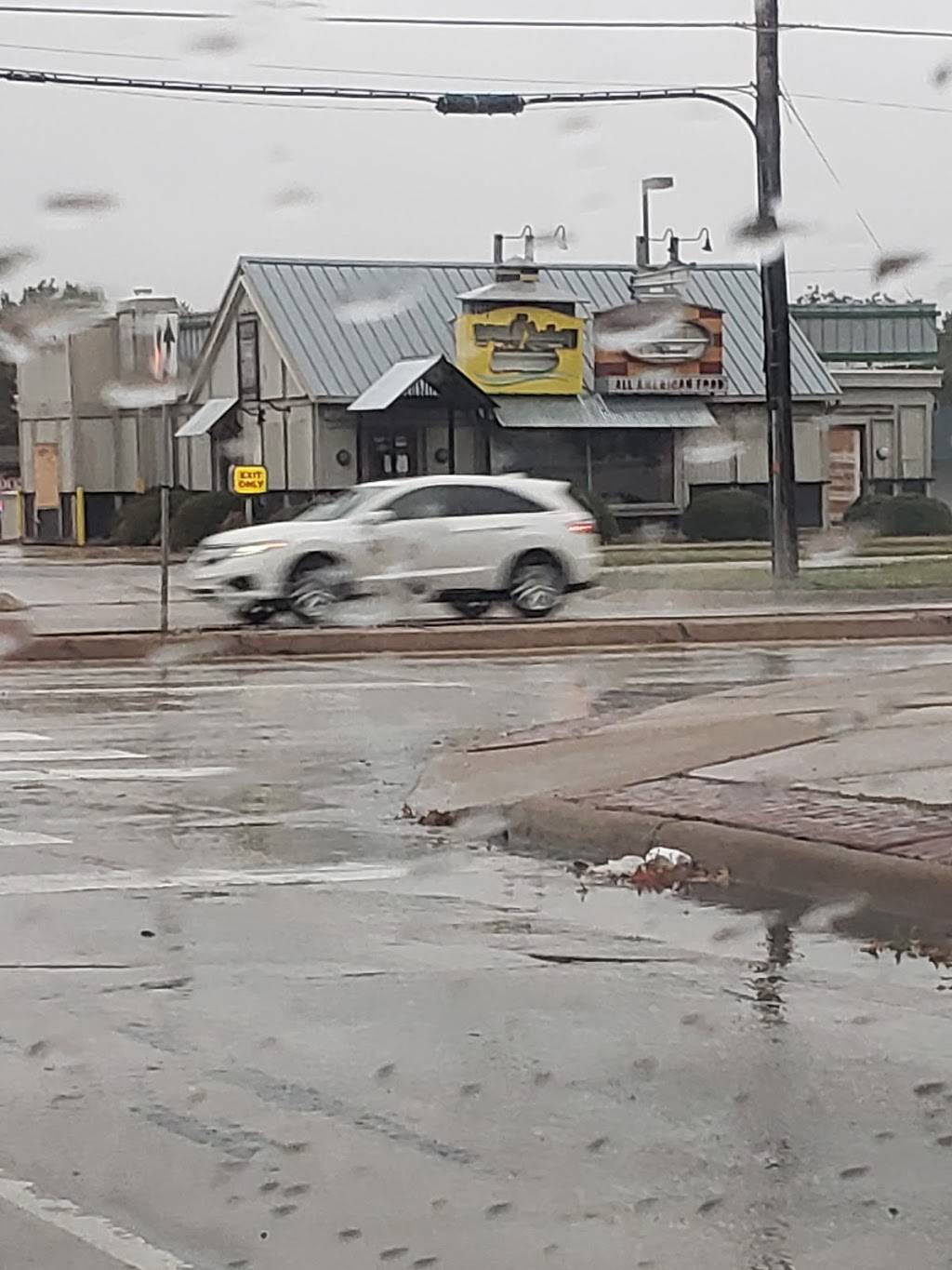 Long John Silvers | restaurant | 3152 E 51st St, Tulsa, OK 74105, USA | 9187491219 OR +1 918-749-1219