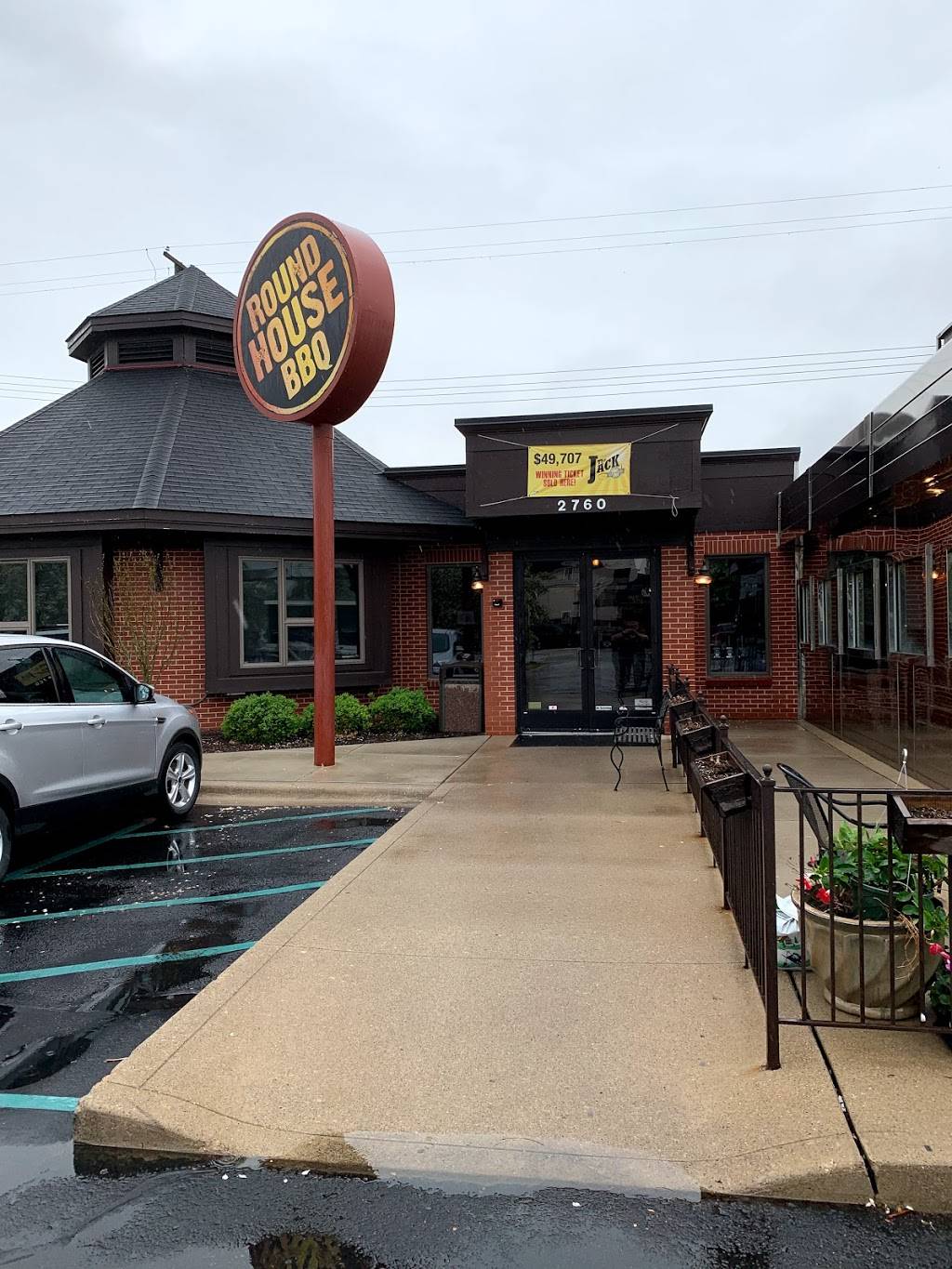Round House BBQ | restaurant | 2760 W Jefferson Ave, Trenton, MI 48183, USA | 7346716100 OR +1 734-671-6100