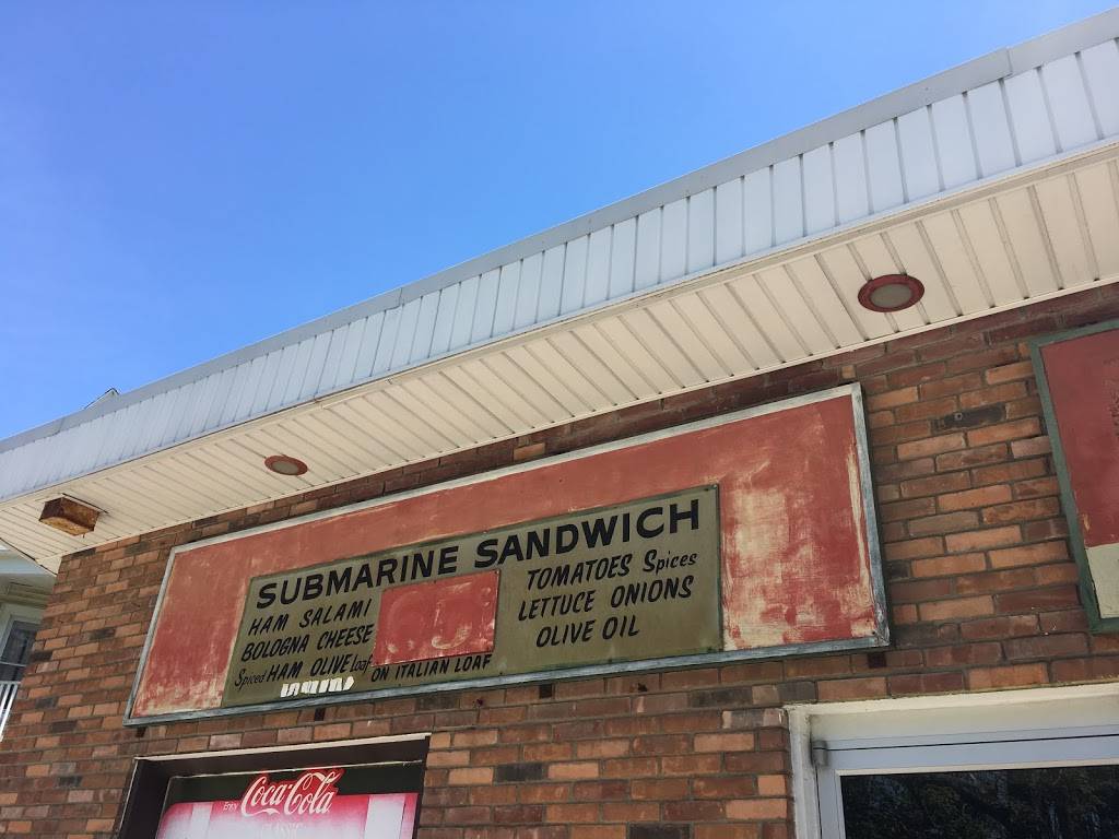 Smith Street Hot Dogs | restaurant | 2619, 105 Smith St, Poughkeepsie, NY 12601, USA | 8454718481 OR +1 845-471-8481