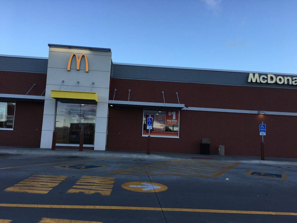 McDonalds | cafe | 7717 W Dodge Rd, Omaha, NE 68114, USA | 4023900800 OR +1 402-390-0800