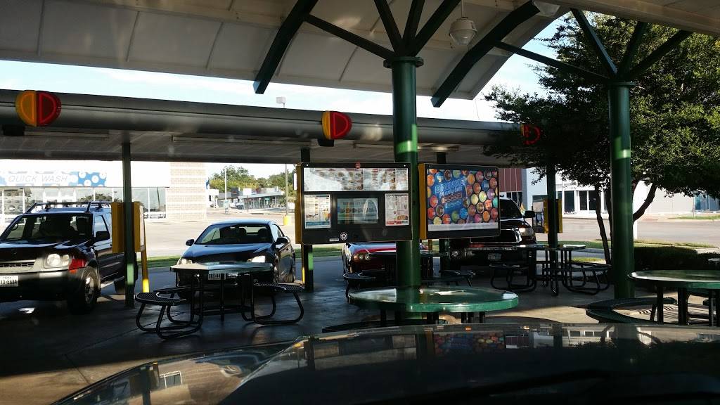 Sonic Drive-In | restaurant | 1800 W Berry St, Fort Worth, TX 76110, USA | 8179209767 OR +1 817-920-9767