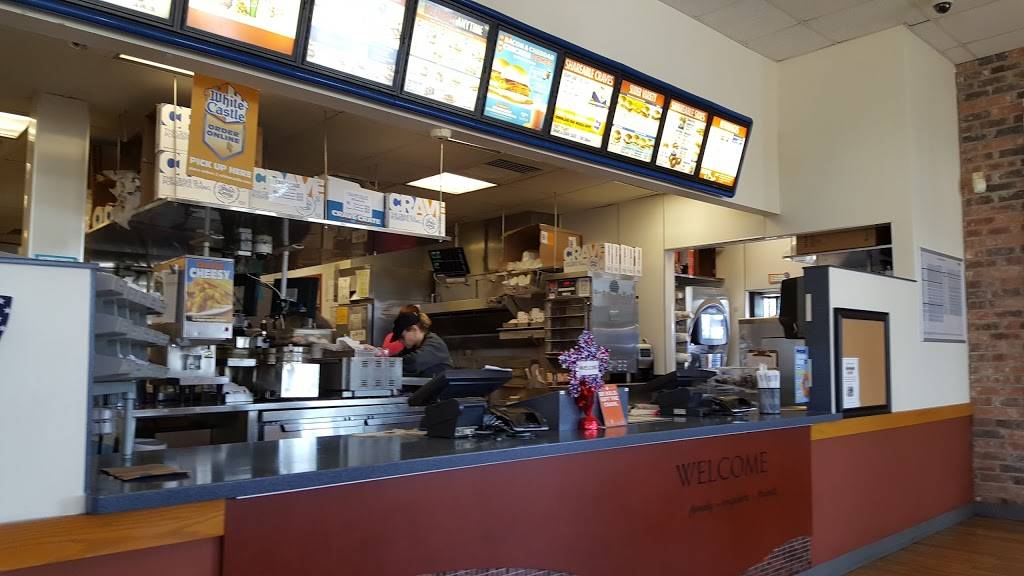 White Castle | restaurant | 241 Randall Rd, Lake in the Hills, IL 60156, USA | 8478546760 OR +1 847-854-6760