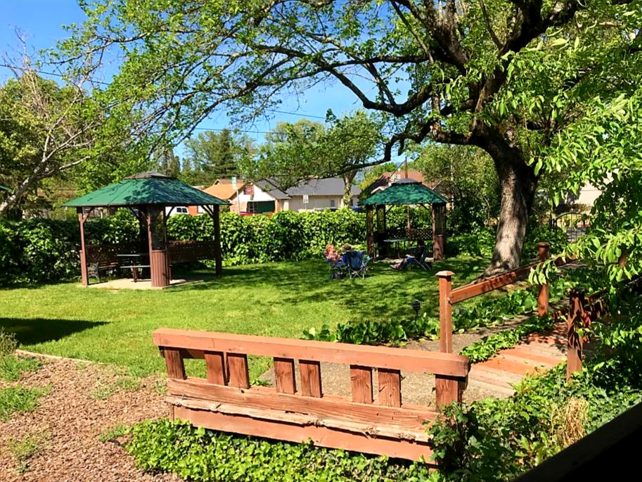 The Office Bar & Bistro | restaurant | 131 E Mill St, Ukiah, CA 95482, USA | 7074636934 OR +1 707-463-6934