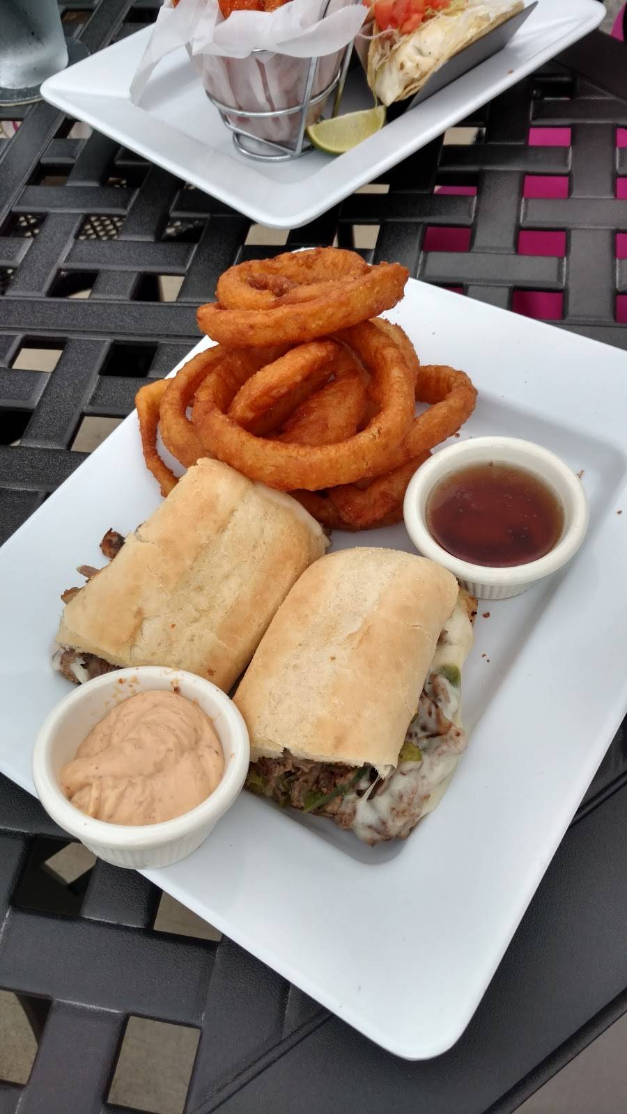 Bottoms Up Sports Bar & Grill | restaurant | 1807 S Washington St, Naperville, IL 60565, USA | 6303642070 OR +1 630-364-2070