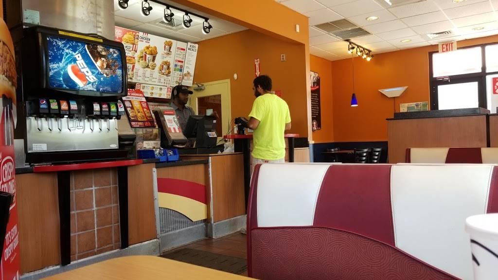 KFC | restaurant | 382 S Main St, Middletown, CT 06457, USA | 8603465658 OR +1 860-346-5658