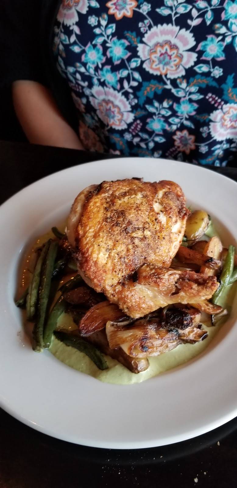 Roots Restaurant & Bar | restaurant | 19215 SE 34th St, Camas, WA 98607, USA | 3602603001 OR +1 360-260-3001