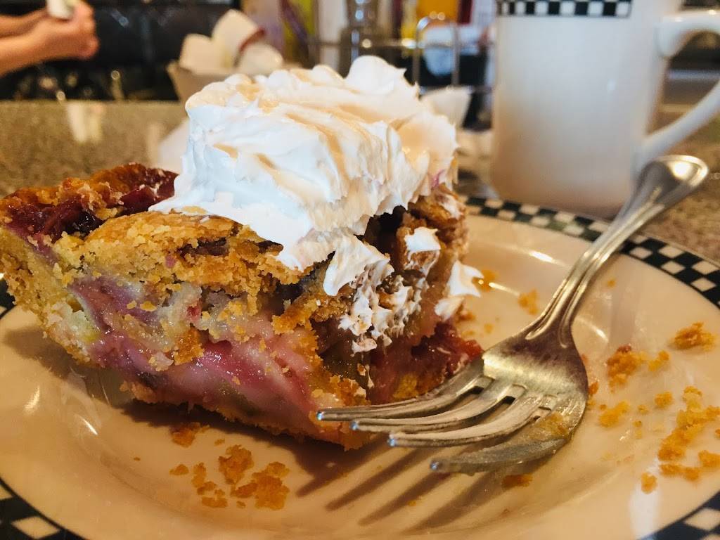 Guss Diner | restaurant | 110 Keenan Court, Verona, WI 53593, USA | 6084970230 OR +1 608-497-0230