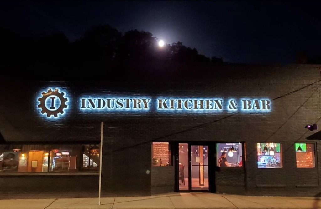 Industry Kitchen & Bar | restaurant | 14 Railroad St, North Canaan, CT 06018, USA | 8604534317 OR +1 860-453-4317