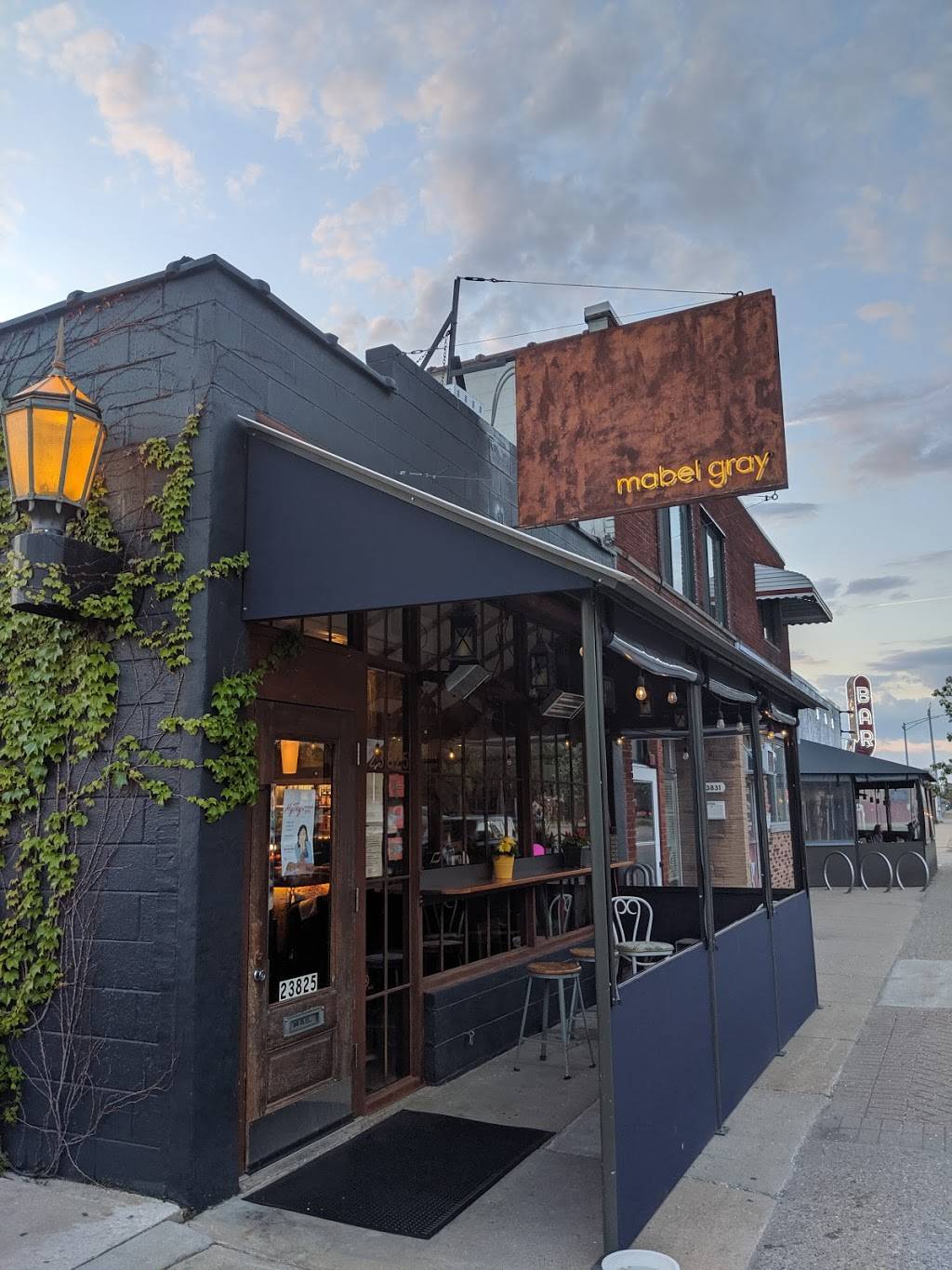 Mabel Gray | restaurant | 23825 John R Rd, Hazel Park, MI 48030, USA | 2483984300 OR +1 248-398-4300