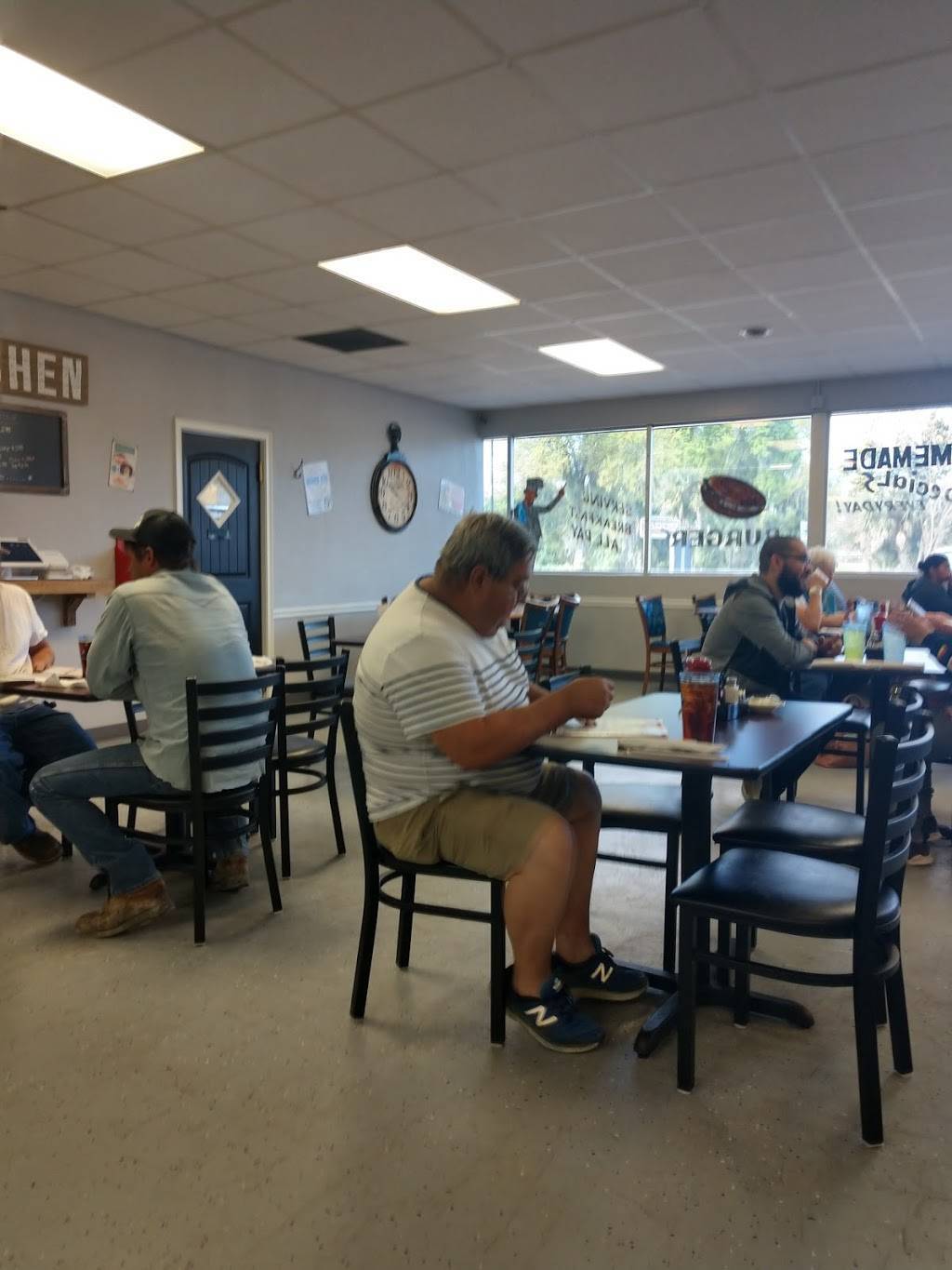 Glorias Restaurant | restaurant | 4816 US-17, Bowling Green, FL 33834, USA | 8633759955 OR +1 863-375-9955