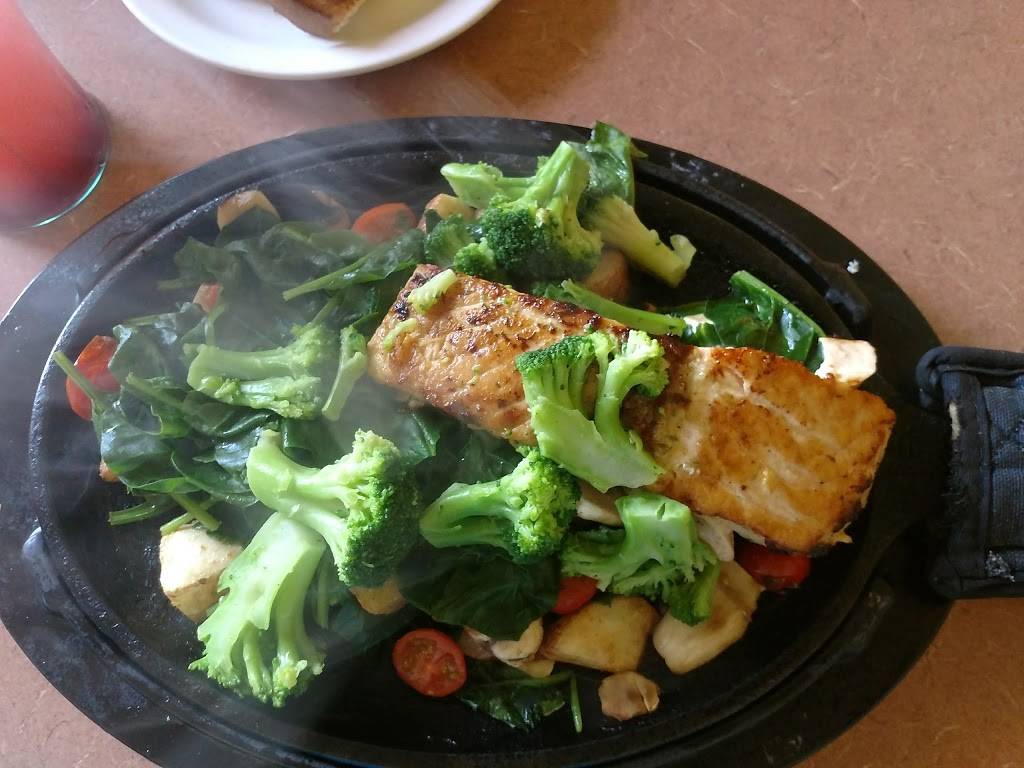 Dennys | restaurant | 8022 Vineland Ave, Sun Valley, CA 91352, USA | 8182525839 OR +1 818-252-5839