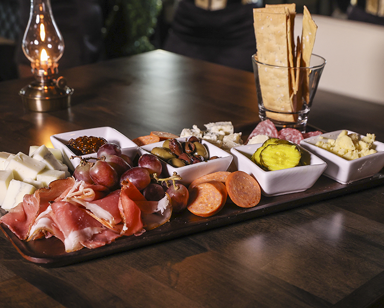 Harrisons Speakeasy | restaurant | 39504 Jefferson Ave, Harrison Twp, MI 48045, USA | 5864215842 OR +1 586-421-5842