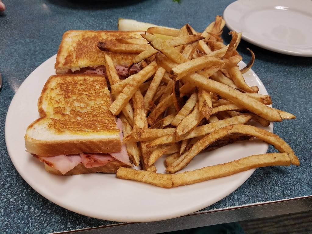 Gregorys Family Restaurant | restaurant | 2835 Whipple Ave NW, Canton, OH 44708, USA | 3304771296 OR +1 330-477-1296