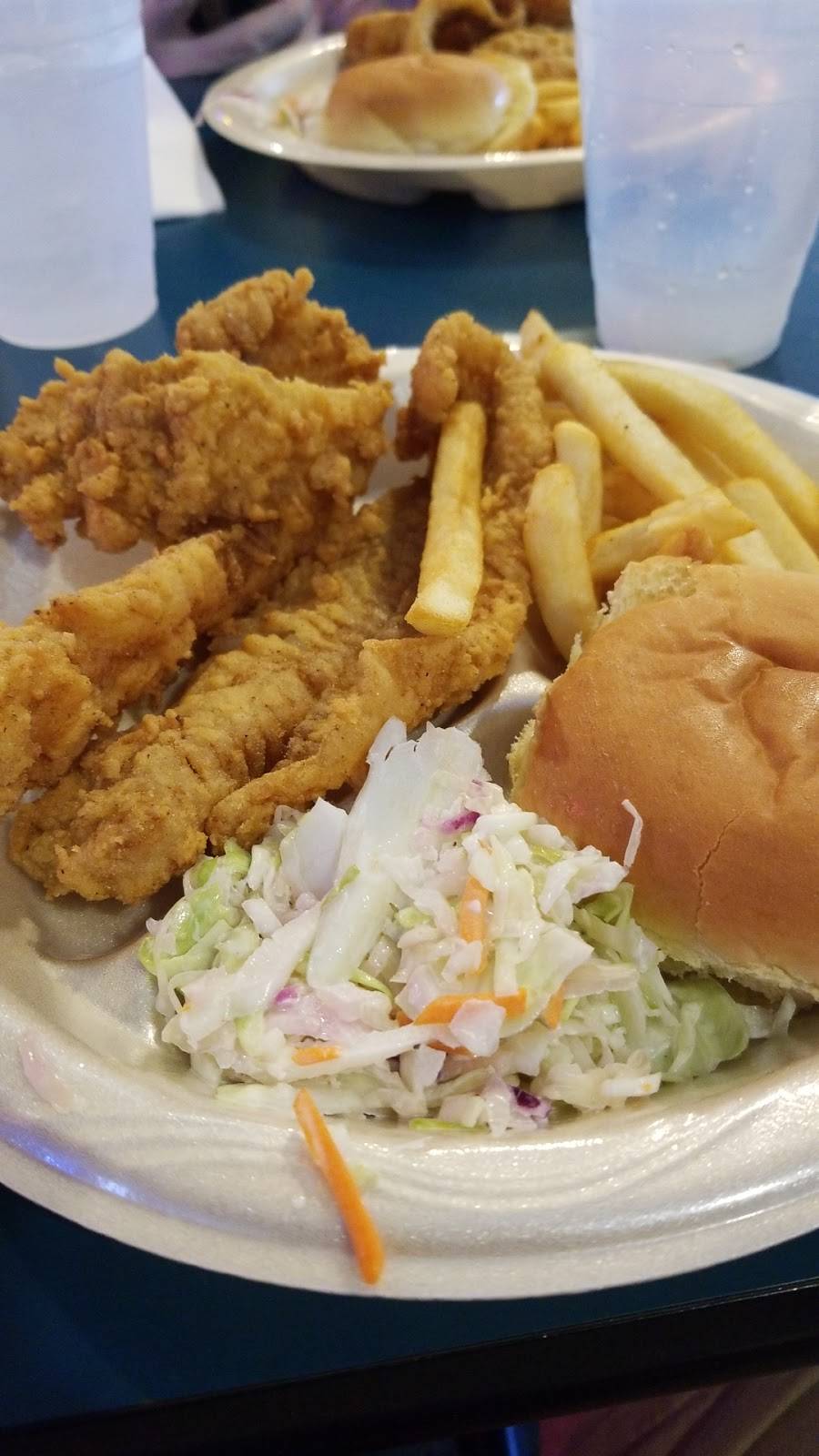 Lake Road Inn | restaurant | 25106 N 1750 East Rd, Hudson, IL 61748, USA | 3097472558 OR +1 309-747-2558