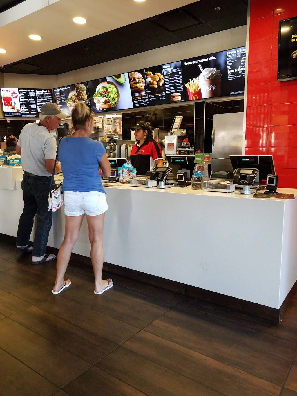 McDonalds | cafe | 1472 Martin Blvd, Middle River, MD 21220, USA | 4106875522 OR +1 410-687-5522