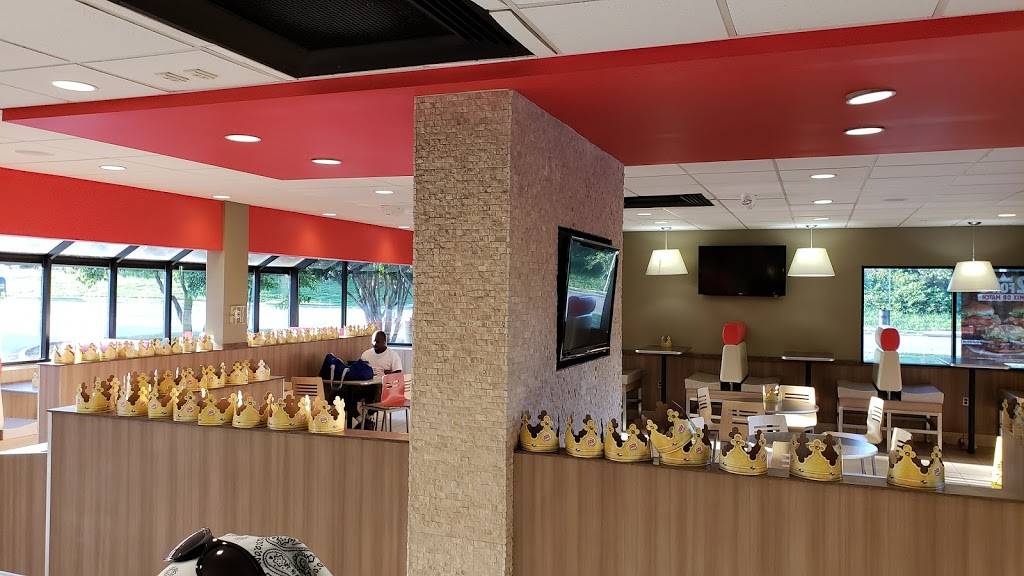 Burger King | restaurant | 2211 Tacketts Mill Dr, Lake Ridge, VA 22192, USA | 7039107002 OR +1 703-910-7002