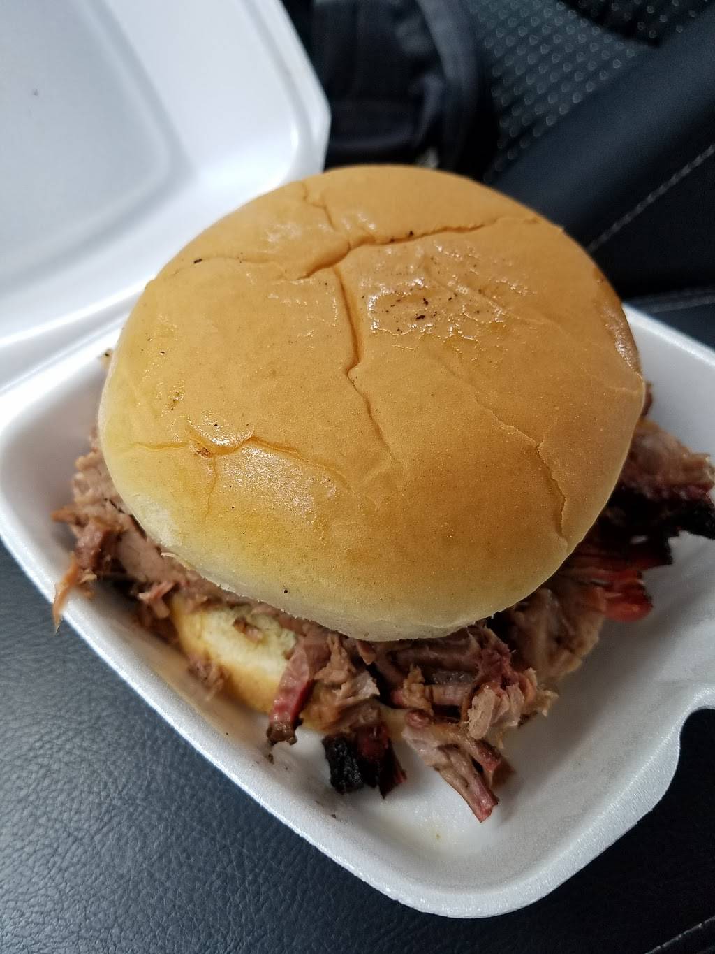 Hanks Smoked Briskets | restaurant | 3736 N Doctor M.L.K. Jr St, Indianapolis, IN 46208, USA | 3179251689 OR +1 317-925-1689