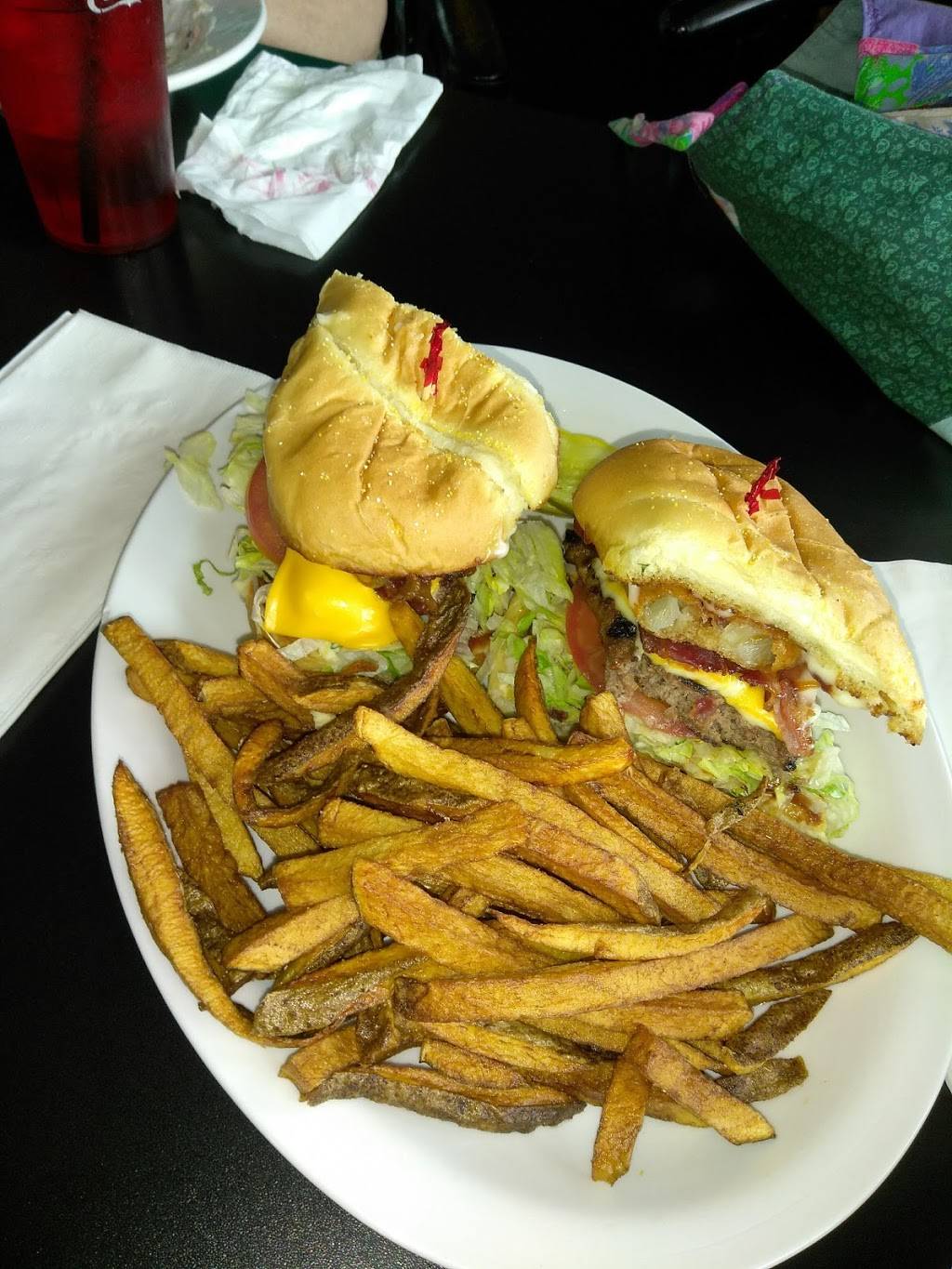 Fatsos Bar & Grill | restaurant | 3205 Martin Way E, Olympia, WA 98506, USA | 3604919066 OR +1 360-491-9066