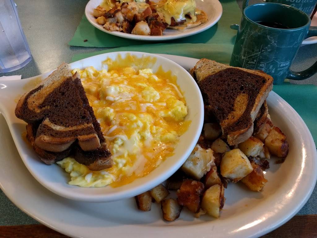 Annies Country Kitchen | restaurant | 140 Main St, Sturbridge, MA 01566, USA | 5083472320 OR +1 508-347-2320