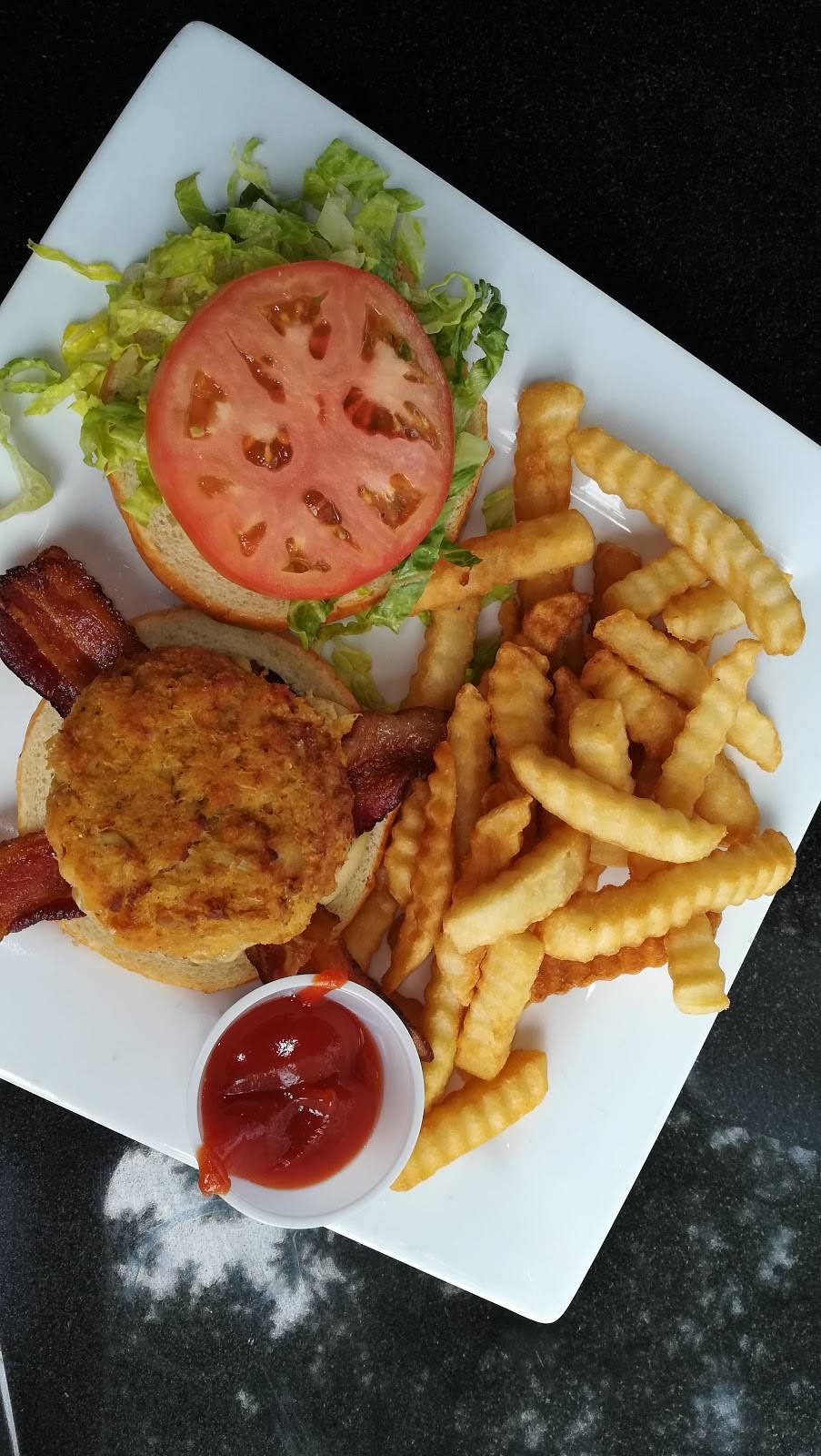 Crocs 19th Street Bistro | restaurant | 620 19th St, Virginia Beach, VA 23451, USA | 7574285444 OR +1 757-428-5444