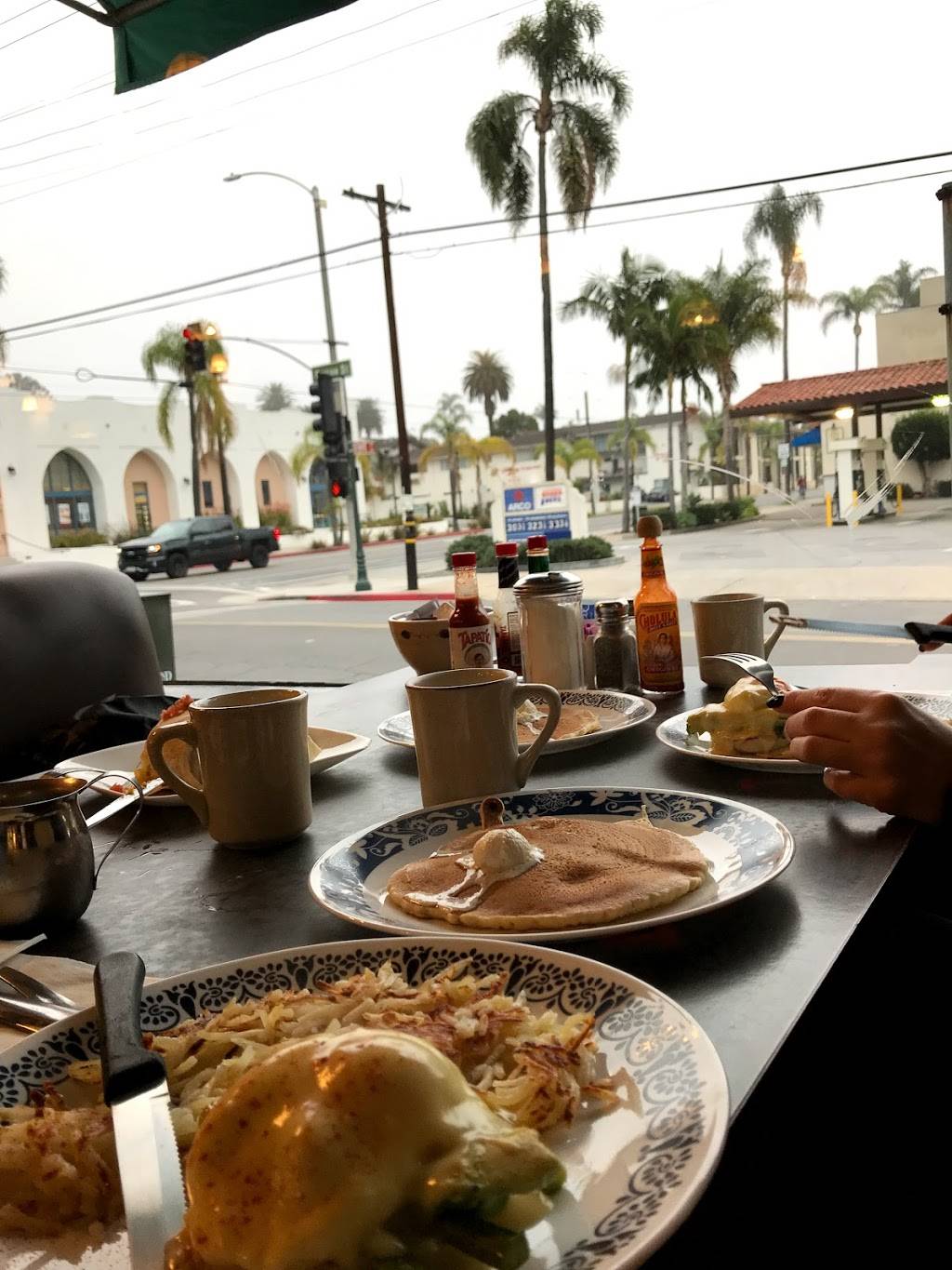 Garretts Old Fashioned Restaurant | restaurant | 2001 State St, Santa Barbara, CA 93105, USA | 8055690400 OR +1 805-569-0400