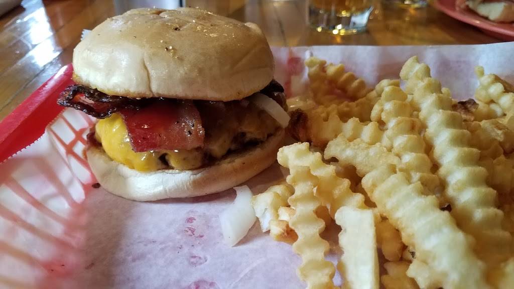 Grinders Stonewall | restaurant | 10240 Pflumm Rd, Lenexa, KS 66215, USA | 9138882000 OR +1 913-888-2000