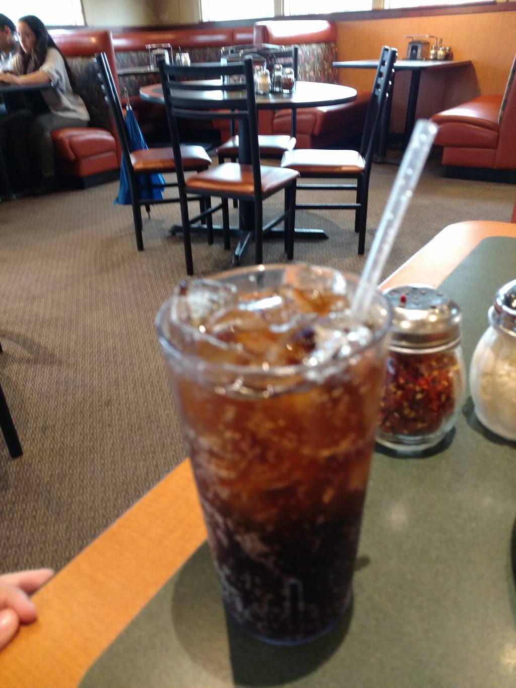 Round Table Pizza | meal delivery | 4035 S Mooney Blvd, Visalia, CA 93277, USA | 5596255030 OR +1 559-625-5030