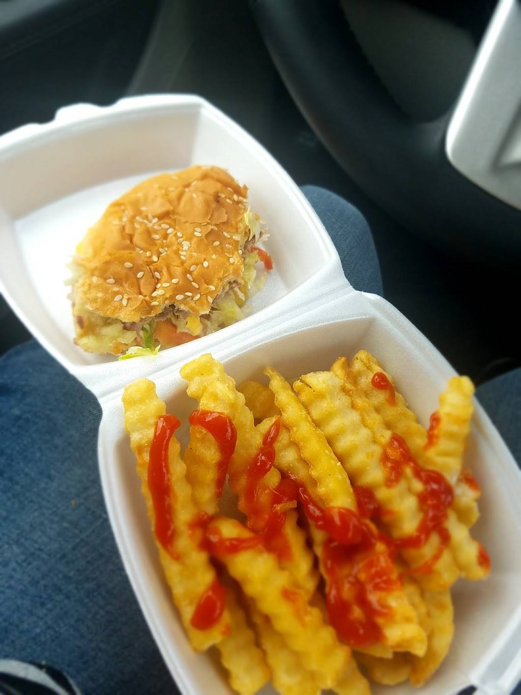 Dairy Treet Inc | restaurant | 3808 N Laurent St, Victoria, TX 77901, USA | 3615733104 OR +1 361-573-3104