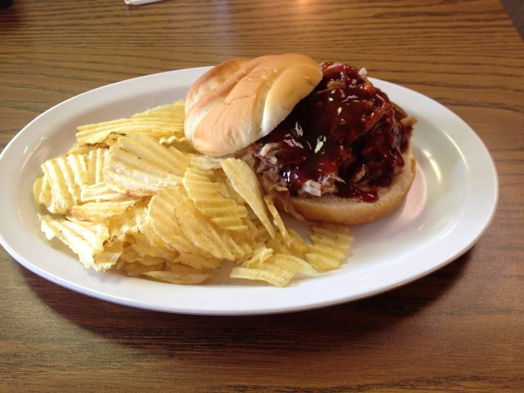 Carvers | restaurant | 2716 Grovelin St, Godfrey, IL 62035, USA | 6184679999 OR +1 618-467-9999