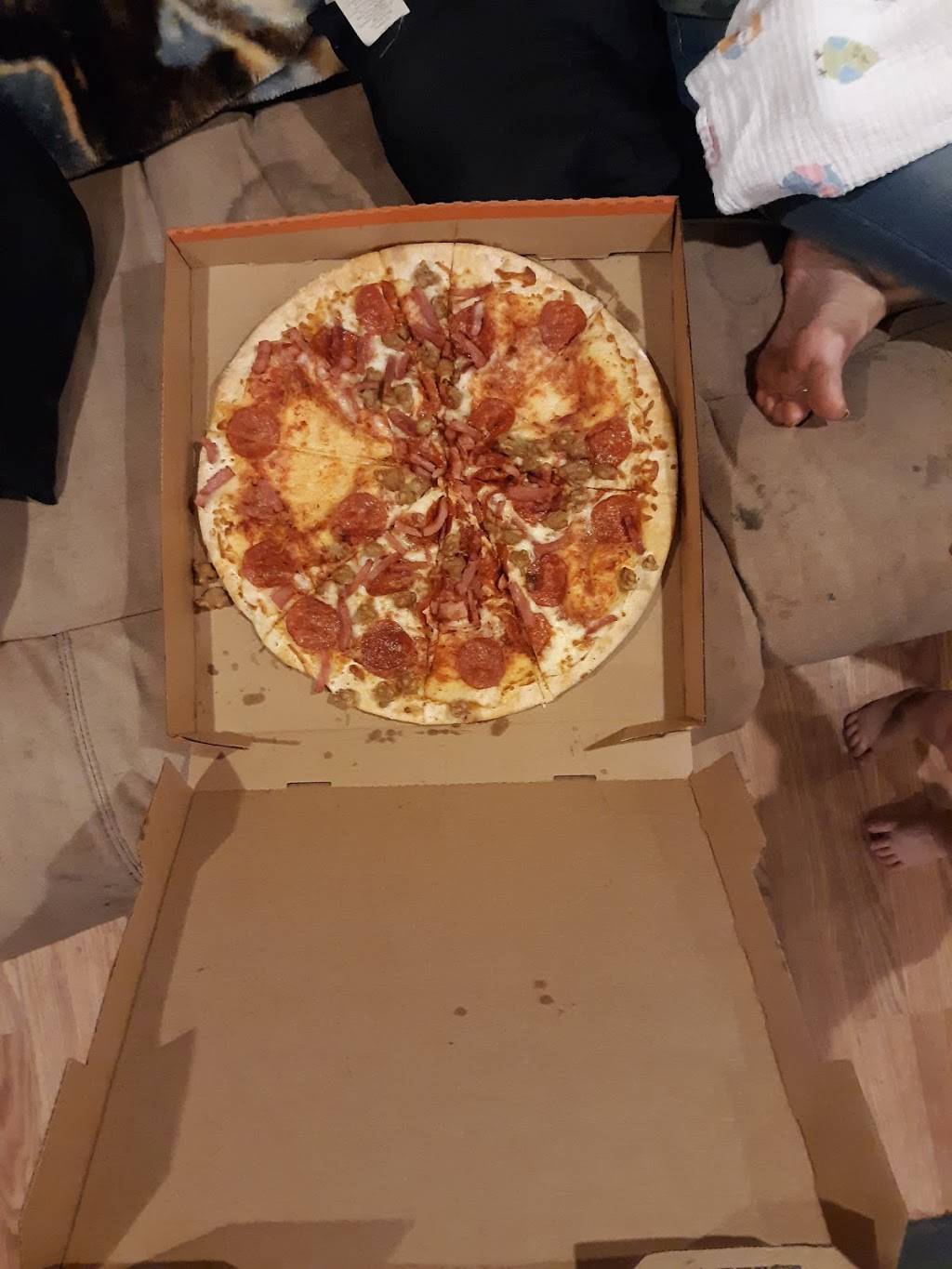 Little Caesars Pizza | meal takeaway | 2975 US-280, Alexander City, AL 35010, USA | 2562344144 OR +1 256-234-4144