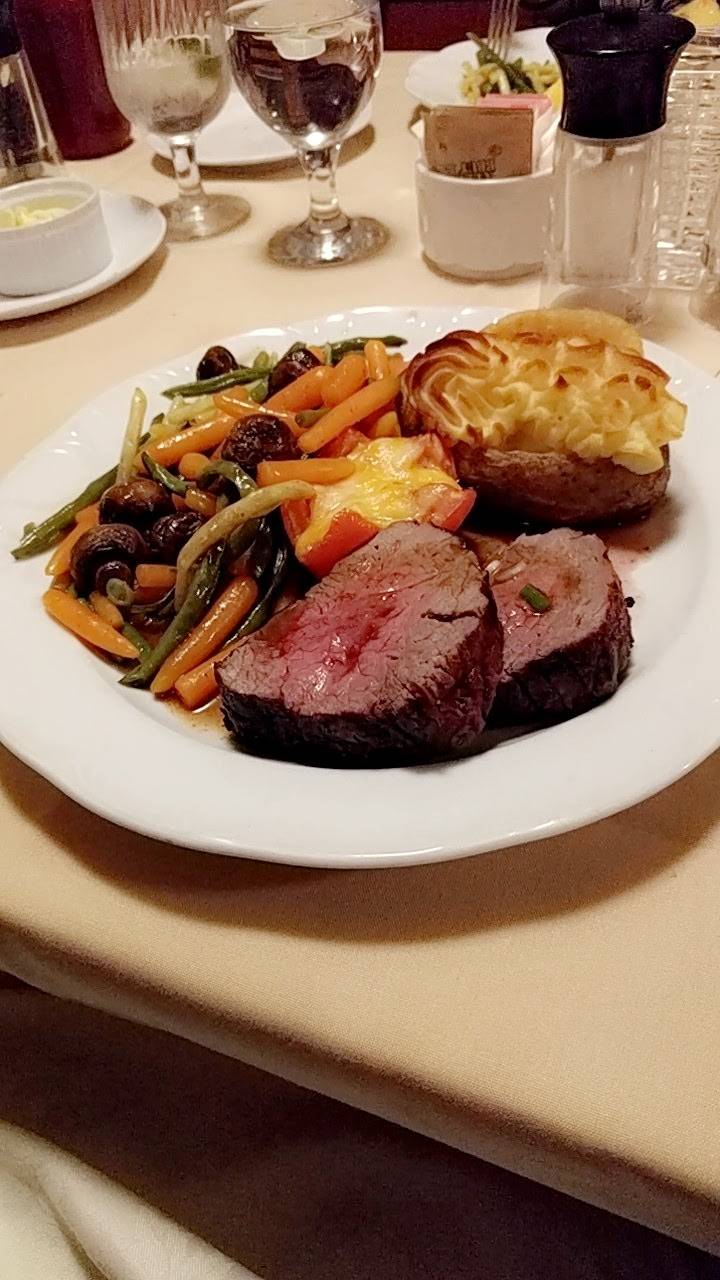 Golfs Steak House & Seafood | restaurant | 598 Lancaster St W, Kitchener, ON N2K 1M3, Canada | 5195794050 OR +1 519-579-4050