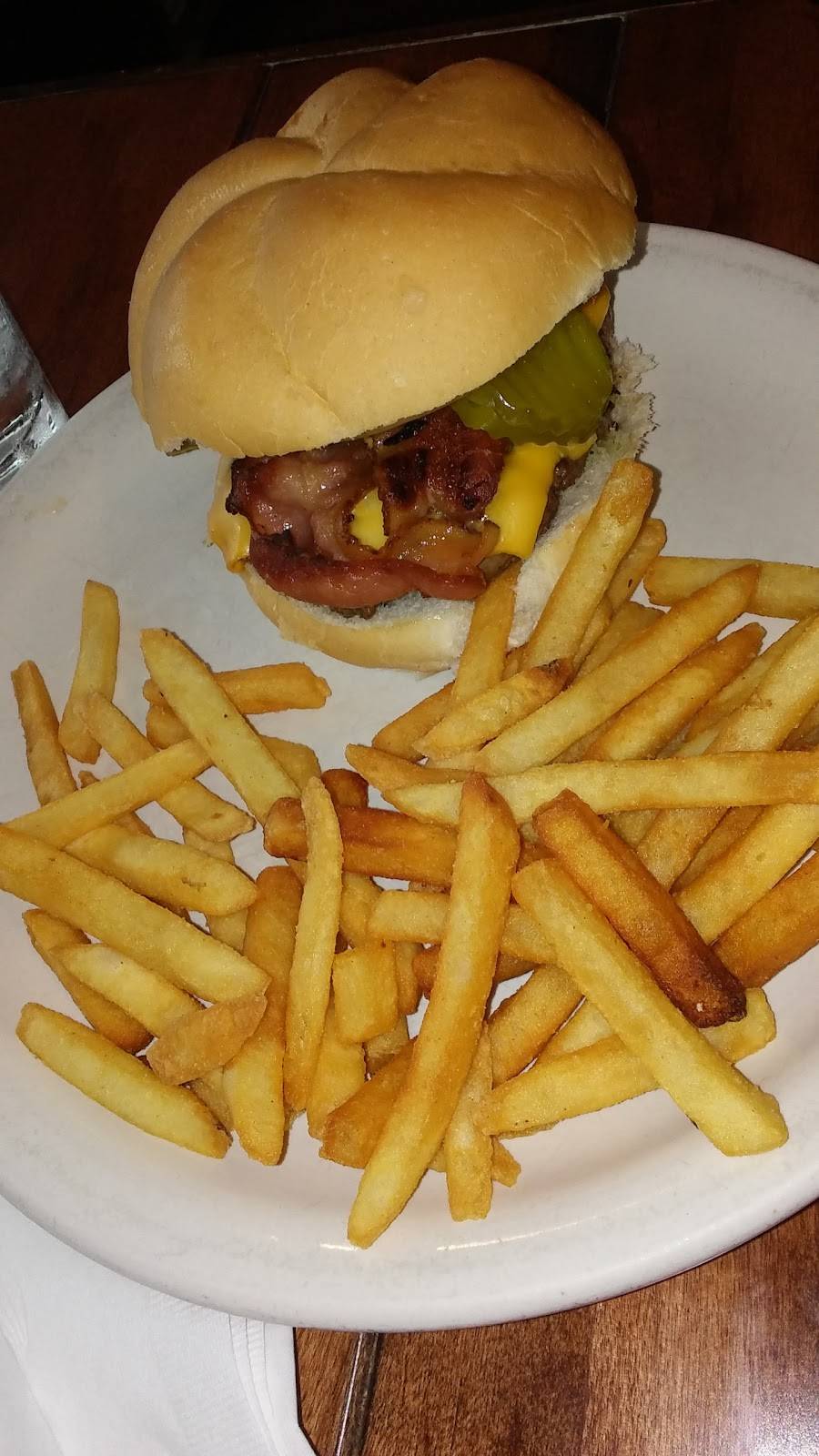 Lawrences Pub and Eatery | restaurant | 46 E Main St, Benton, WI 53803, USA | 6087594000 OR +1 608-759-4000