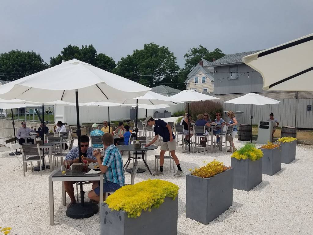 Frisbees Wharf at Pepperrell Cove | restaurant | 88 Pepperrell Rd, Kittery Point, ME 03905, USA | 2077032028 OR +1 207-703-2028