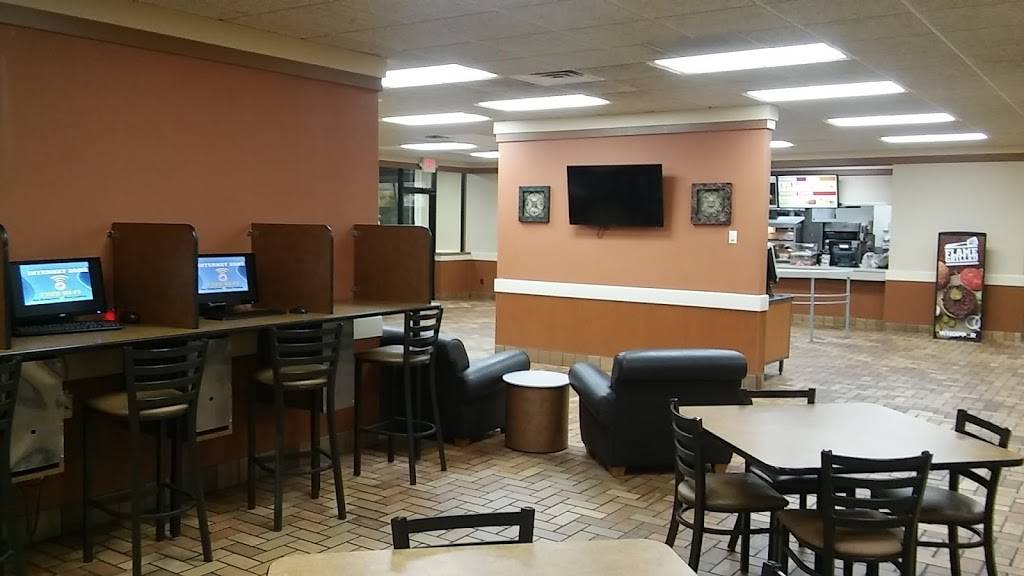 Burger King | restaurant | 600 28th St SE, Grand Rapids, MI 49548, USA | 6164755812 OR +1 616-475-5812