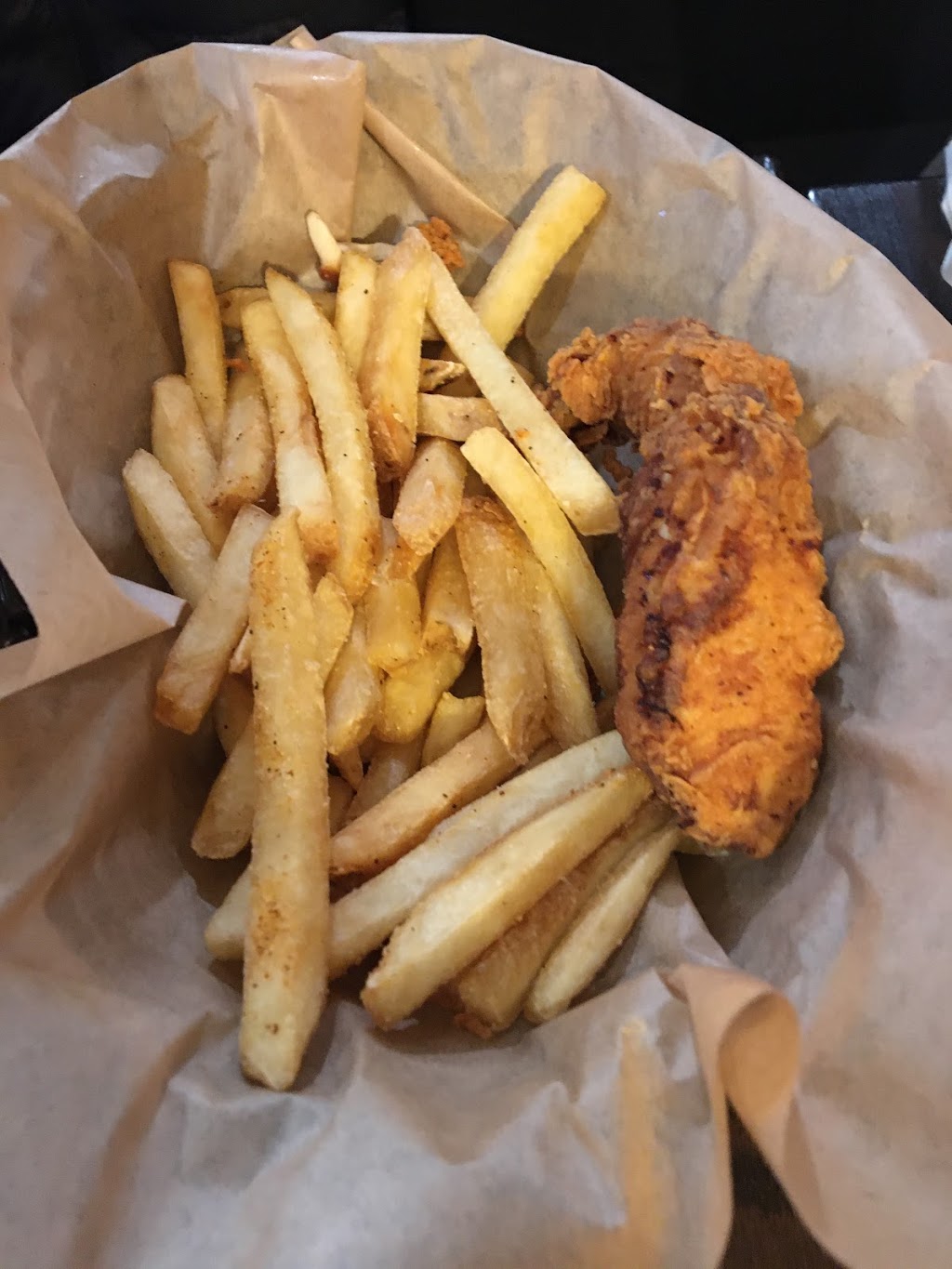 The Levee Bar | restaurant | 701 4th St, Alexandria, LA 71301, USA | 3185418330 OR +1 318-541-8330