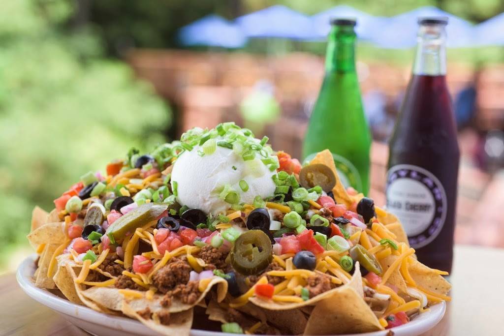 Ravina Bay Bar & Grill | restaurant | 231 E Durkee St, Wisconsin Dells, WI 53965, USA | 6086782226 OR +1 608-678-2226