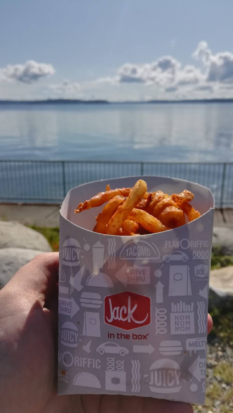 Jack in the Box | restaurant | 4203 SW Admiral Way, Seattle, WA 98116, USA | 2069327315 OR +1 206-932-7315
