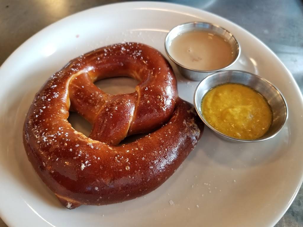 H&F Burger Asheville | restaurant | 77 Biltmore Ave, Asheville, NC 28801, USA | 8284173053 OR +1 828-417-3053