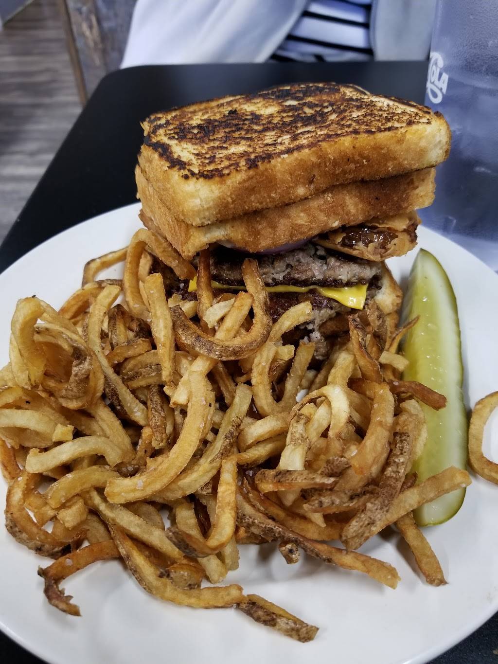 Mountain Que | restaurant | 2725 Main St, Hurricane, WV 25526, USA | 3045538747 OR +1 304-553-8747