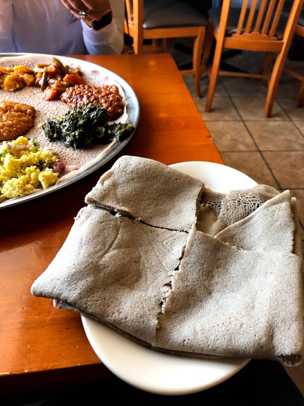 Enat Fine Ethiopian Cuisine | restaurant | 4709 N Chambliss St, Alexandria, VA 22312, USA | 7036423628 OR +1 703-642-3628
