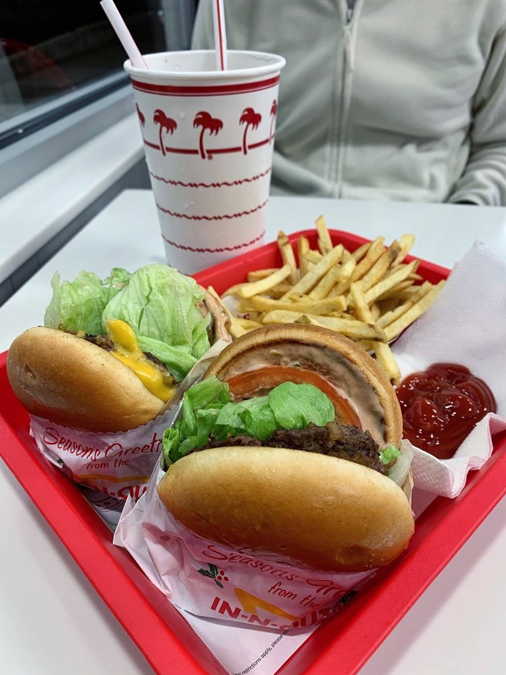 In-N-Out Burger | restaurant | 372 Gellert Blvd, Daly City, CA 94015, USA | 8007861000 OR +1 800-786-1000