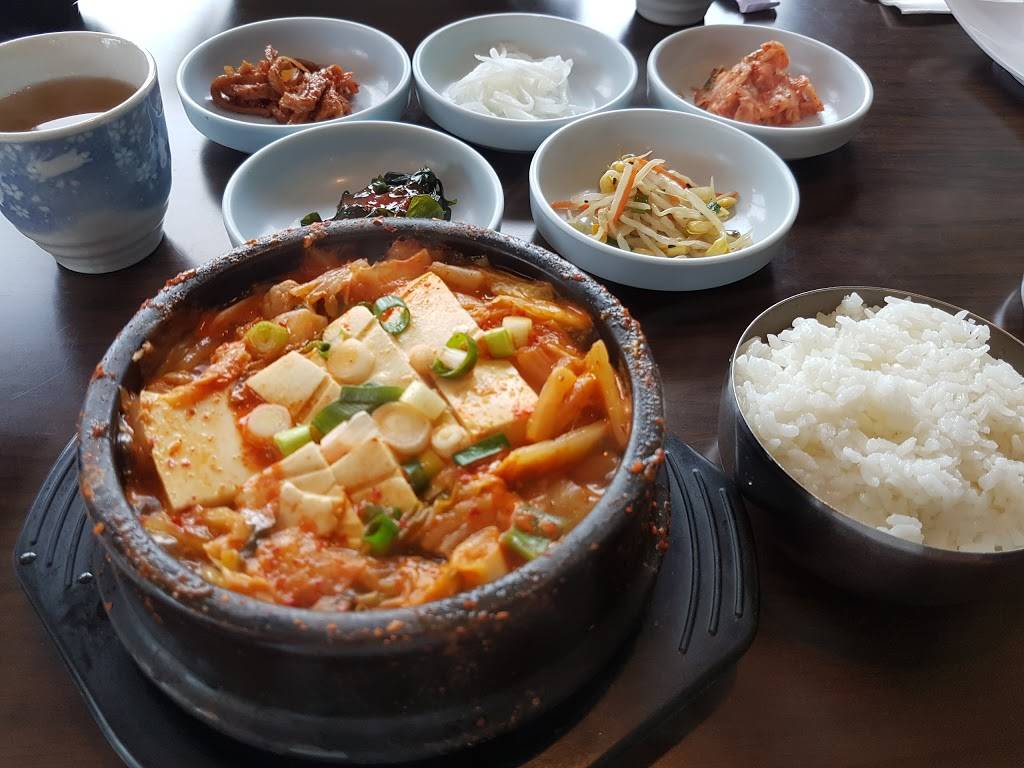 Duru Restaurant | restaurant | 220 Welland Ave, St. Catharines, ON L2R 2P4, Canada | 9056826920 OR +1 905-682-6920