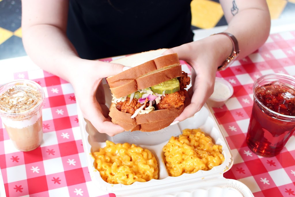 Hot Chicken Takeover | restaurant | 59 Spruce St, Columbus, OH 43215, USA | 6148004538 OR +1 614-800-4538