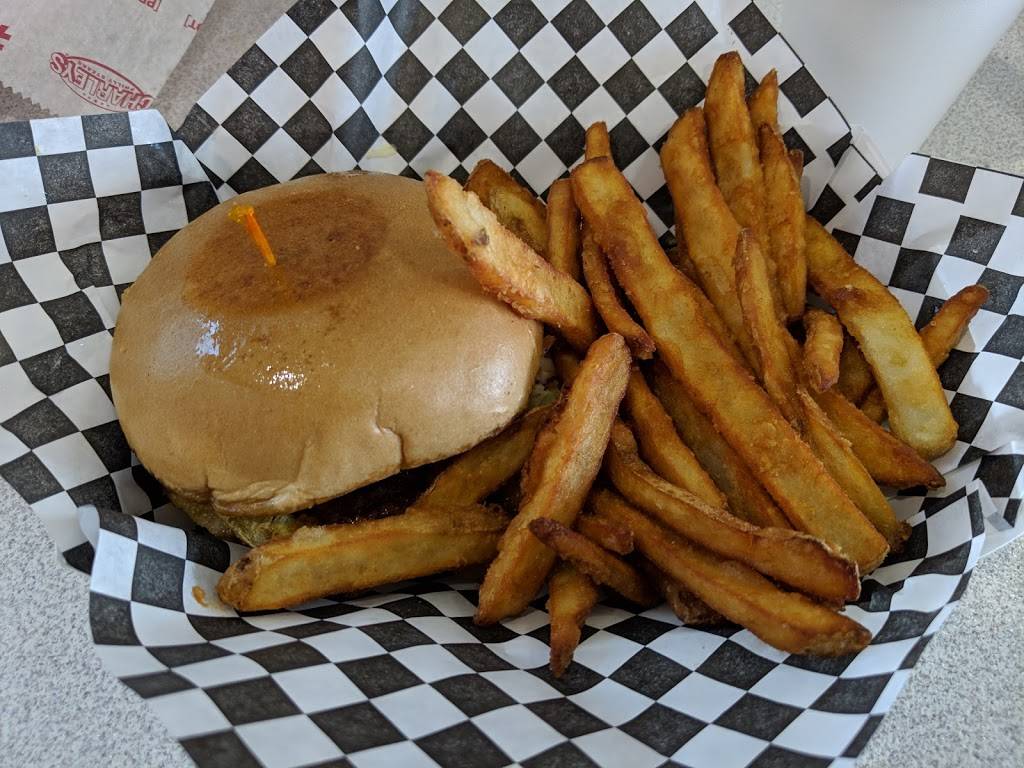 Moo Moos Burger Barn | restaurant | 3200 N Naglee Rd #608, Tracy, CA 95304, USA | 2092079019 OR +1 209-207-9019