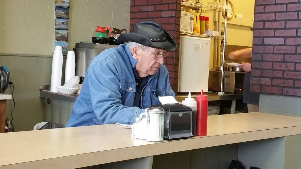 Chummys Mid Town Diner | restaurant | 580 Lisbon St, Lisbon Falls, ME 04252, USA | 2073534732 OR +1 207-353-4732