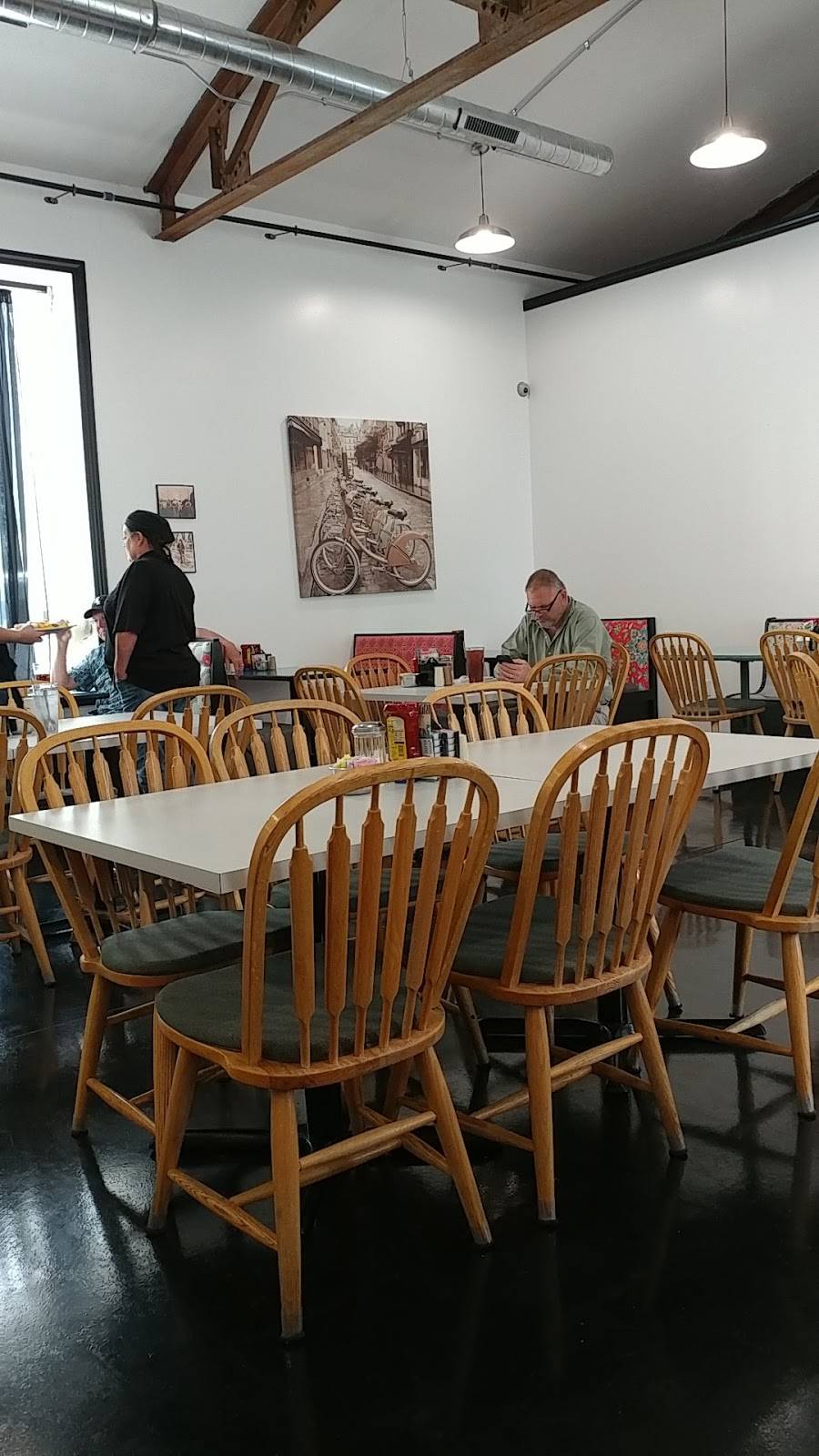 Trishs Red Bird Cafe | restaurant | 696 Walnut St, Dayton, IN 47941, USA | 7652966964 OR +1 765-296-6964