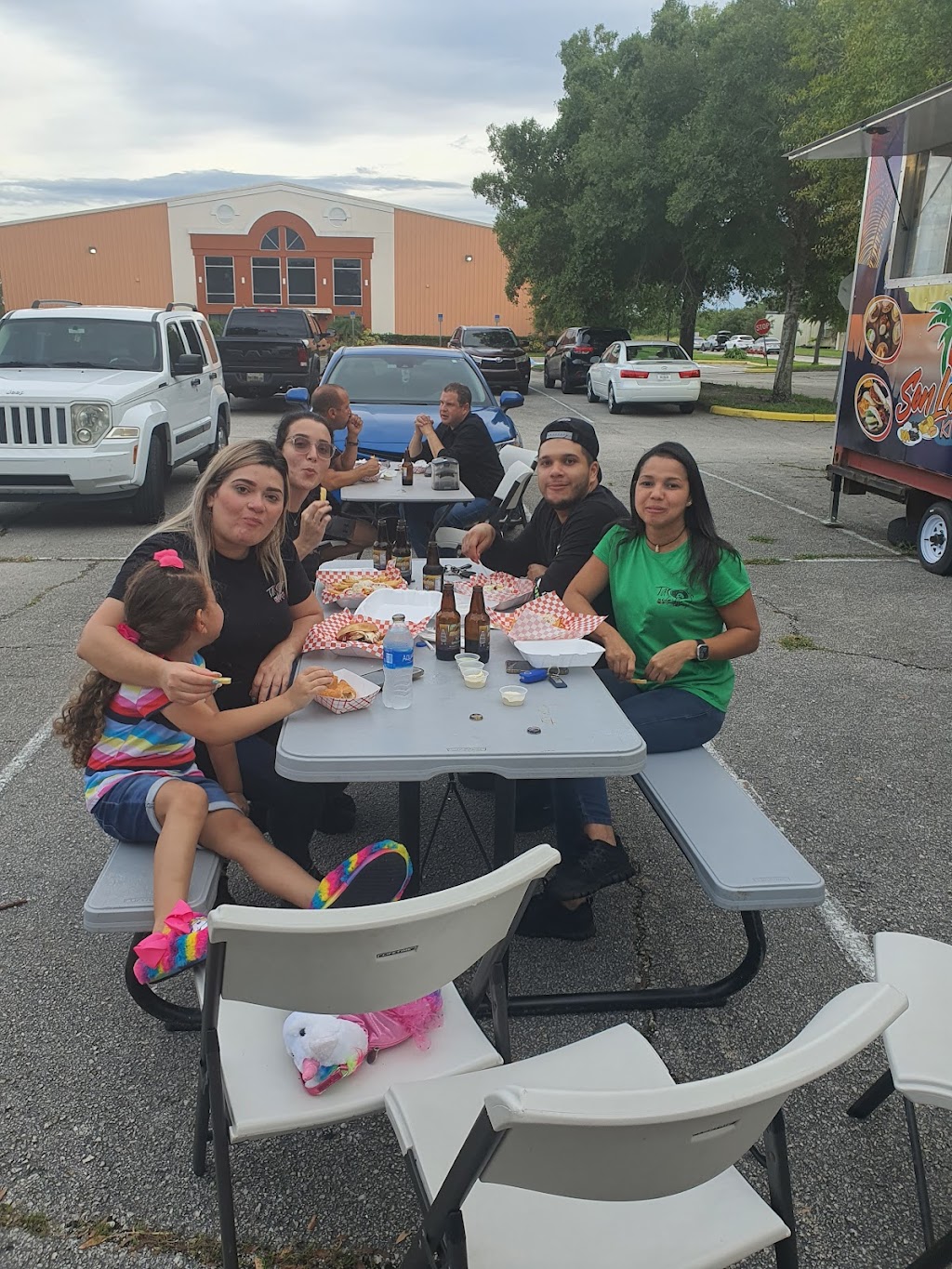 Son Latinos Kitchen | restaurant | 12250 S John Young Pkwy, Orlando, FL 32837, USA | 4079688574 OR +1 407-968-8574