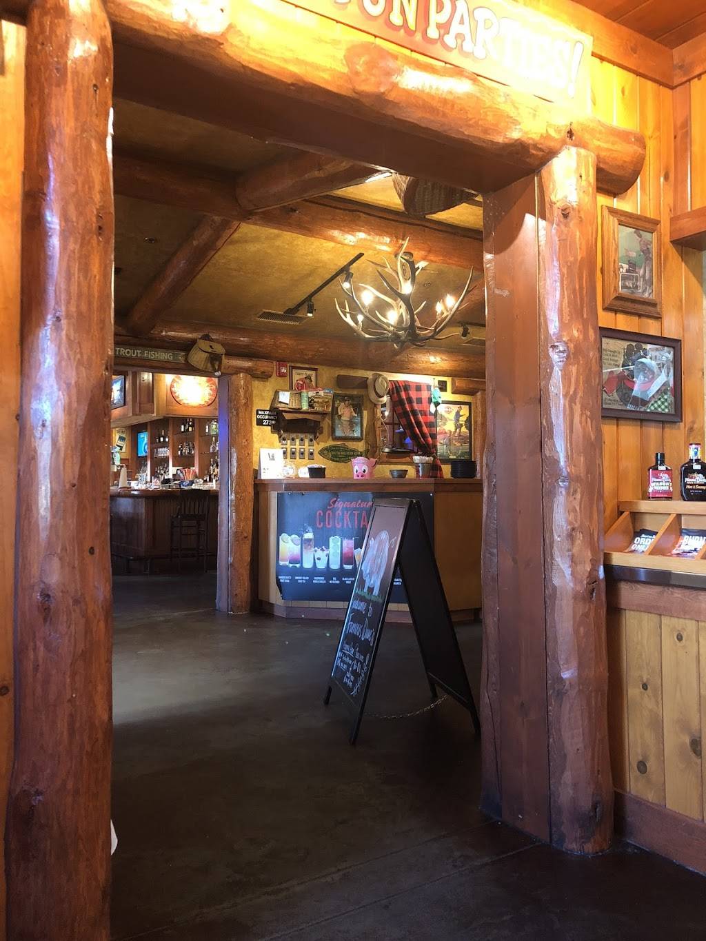 Famous Daves Bar-B-Que | restaurant | 15725 E Briarwood Cir, Aurora, CO 80016, USA | 3033966227 OR +1 303-396-6227