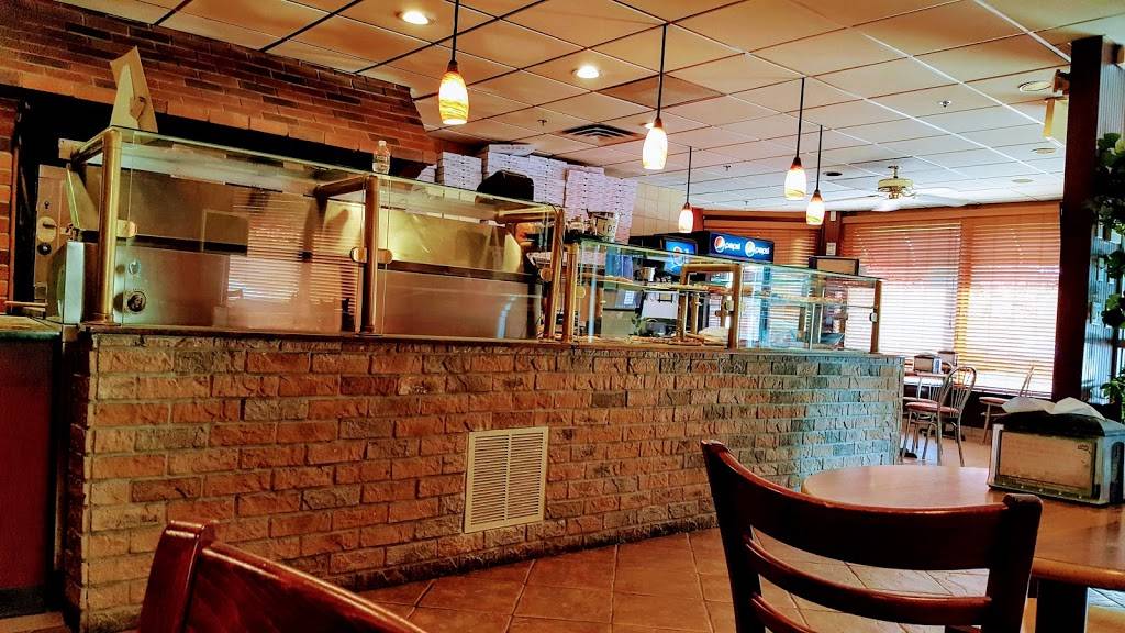 Maurizios Pizzeria & Ristorante | restaurant | 613 Hope Rd, Eatontown, NJ 07724, USA | 7325789280 OR +1 732-578-9280